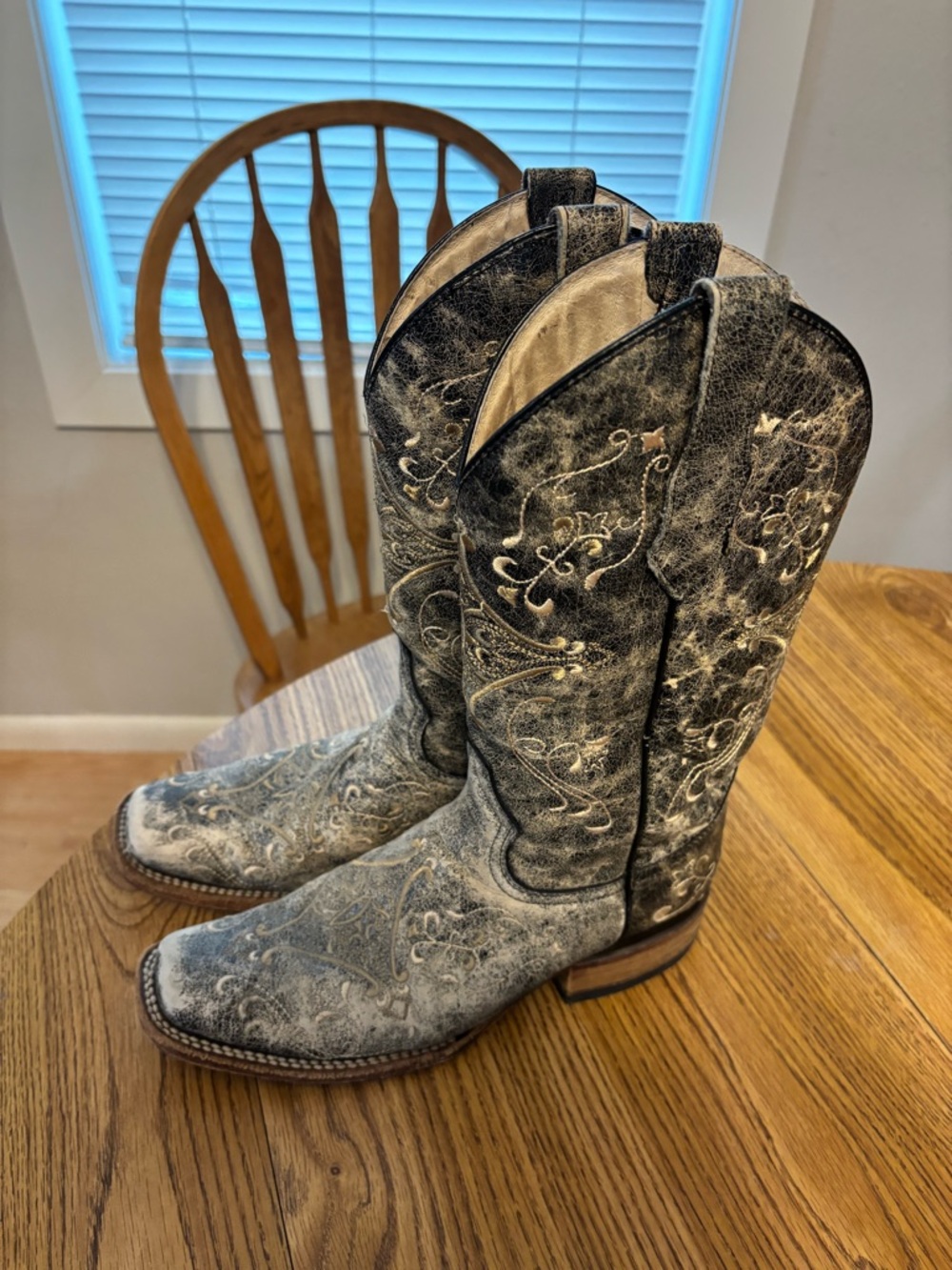 Distressed Embroidered Western Cowboy Boots